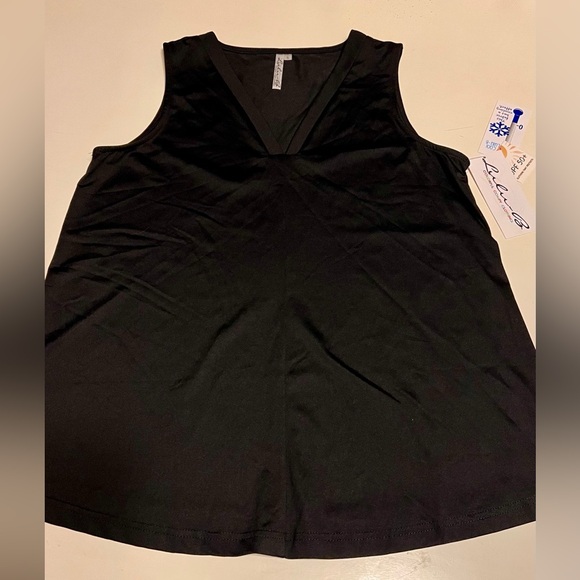 Lulu-B UPF 50+ Cooling Fabric Sleeveless V-Neck Top Black Size Small NWT new - Picture 1 of 9